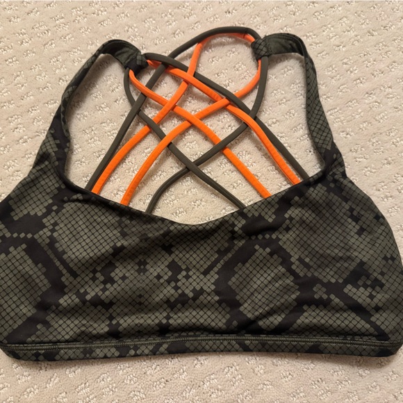 Lululemon Free To Be *Wild Ziggy Snake Fatigue Green Gator Green size 8 - Picture 5 of 9